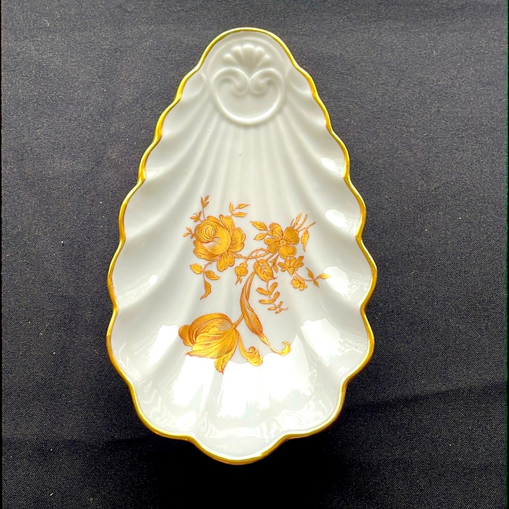 Vintage Limoges France porcelain ribbed shell dish with gold trim